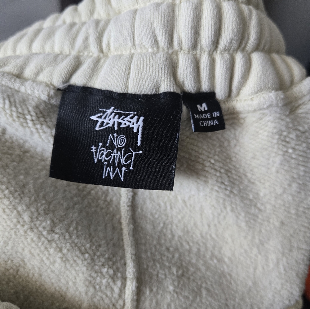 Stussy x No Vacancy Inn - Picture 4 of 5